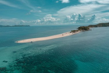 Maltatayoc, Calamianes, Filipinler 'deki cennet adasının kumdan tükürüğü..