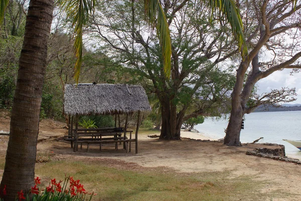 Filipinler 'de güzel bir sahil, yiyecek bankları var..