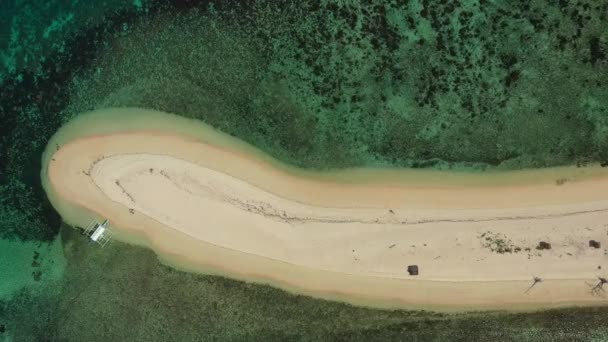 Krásná Rajská Pláž Neuvěřitelným Úsek Písku Typickou Filipínskou Lodí Uvízl — Stock video