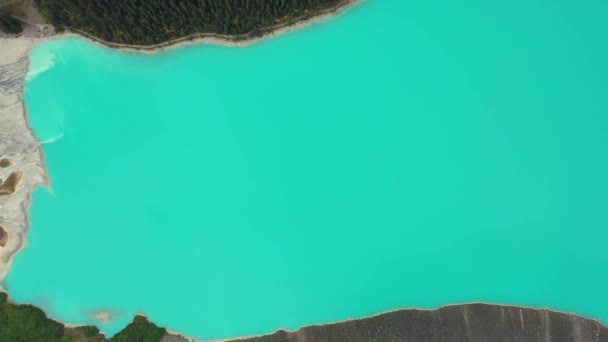 Muhteşem Turkuaz Rengiyle Etkileyici Louise Gölü Nün Havadan Görünüşü Rocky — Stok video