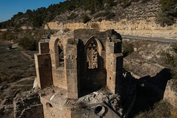Santa Maria de Vallsanta manastırının havadan görünen kalıntıları, Lleida ilinin Guimera belediyesinde yer almaktadır.