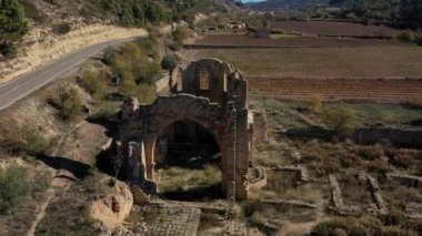 Santa Maria de Vallsanta manastırının havadan görünen kalıntıları, Lleida ilinin Guimera belediyesinde yer almaktadır.