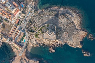 İspanya 'da Manga Mar Menor Murcia yakınlarındaki Cabo de Palos deniz fenerinin hava manzarası