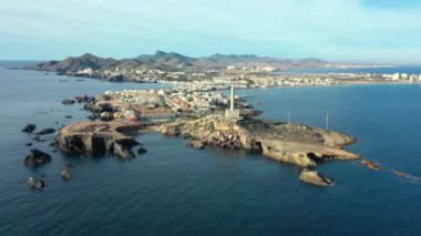 İspanya 'da Manga Mar Menor Murcia yakınlarındaki Cabo de Palos deniz fenerinin hava manzarası