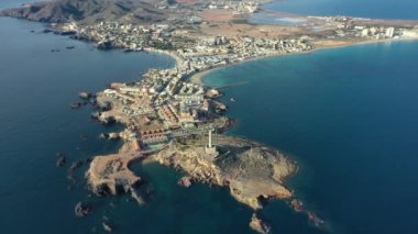 İspanya 'da Manga Mar Menor Murcia yakınlarındaki Cabo de Palos deniz fenerinin hava manzarası