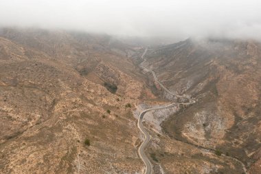Bulutlu bir günde Murcia Otoyolu 'nun havadan görünüşü