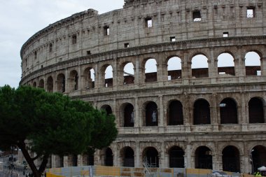 Roma 'da kolezyum, İtalya, mavi gökyüzü