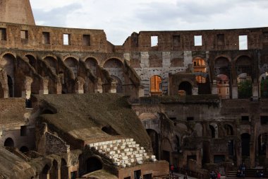 Roma 'da kolezyum, İtalya, bulutlu gökyüzü