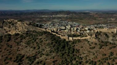 İspanya 'nın Valencia kentindeki Xativa köyünün hava manzarası.