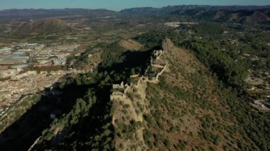 İspanya 'nın Valencia kentindeki Xativa köyünün hava manzarası.