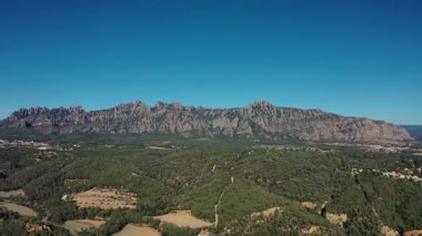 Montserrat Dağı 'nın havadan görünüşü