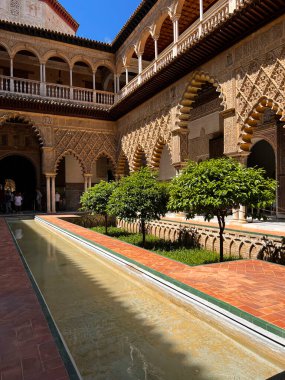 SEVILLE, İspanya - 29 Nisan 2024: Sevilla Kraliyet Alcazar, 10. Yüzyıl Sarayı, UNESCO Dünya Mirası Alanı, Sevilla, Endülüs, İspanya, Avrupa