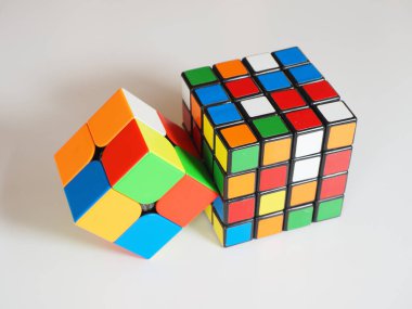 Zihinsel hız geliştirme için Rubik küpleri