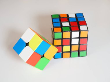 Zihinsel hız geliştirme için Rubik küpleri