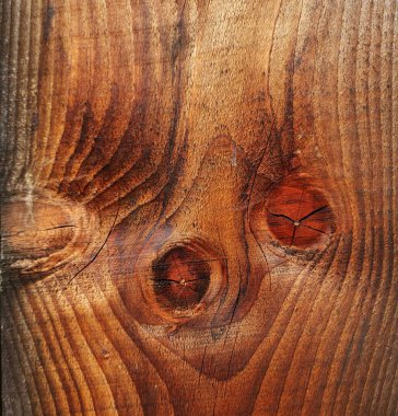 Düğümlü bir kütüğün uzunlamasına bölümü. Dalgalı ahşap doku