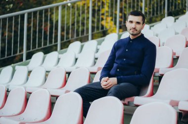 Spor Tribününde bir adam