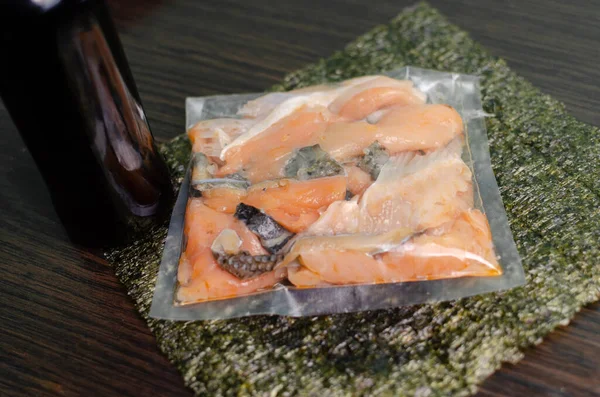 Cut Red Fish Nori Leaves — Stock Photo, Image