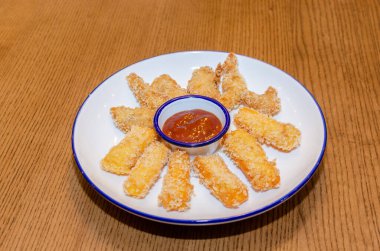 Tabakta soslu tavuk nugget.