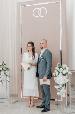 Gelin ve damat bir düğün töreninde