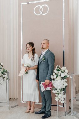 Gelin ve damat bir düğün töreninde