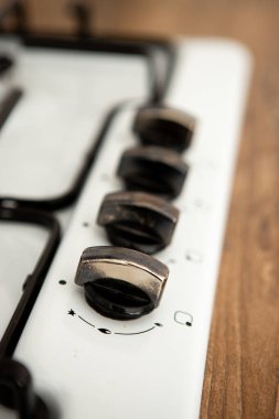 Ocaklı mutfak sobası ve düzenleyici valf.