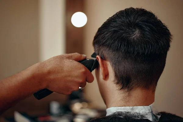 Rear View Cut Hair Electric Shearer Machine Handsome Caucasian Man — Stock Photo, Image