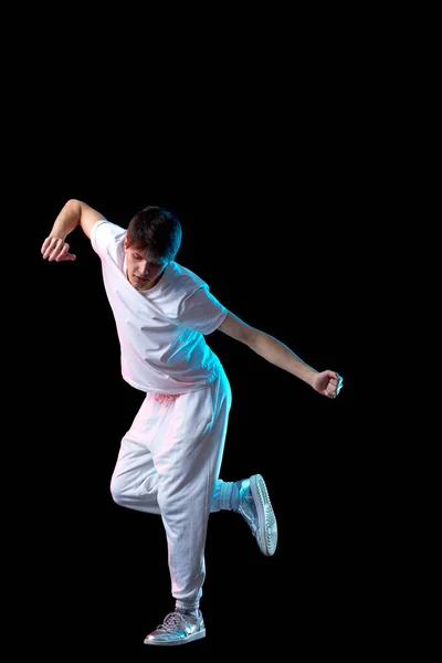 Jeune Homme Shirt Blanc Dansant Néon Sur Fond Noir Longueur — Photo
