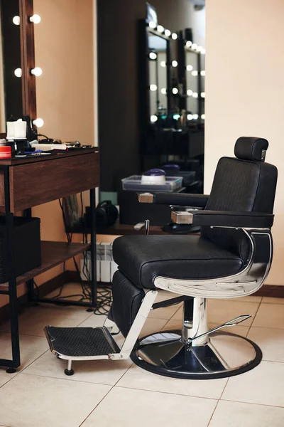 Clientes Elegante Silla Barbero Peluquería Para Hombres —  Fotos de Stock