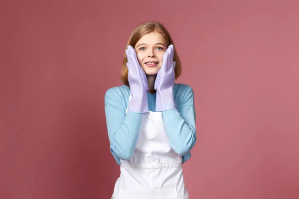 Surprised Young Blonde Woman Rubber Gloves Cleaner Apron Pink Background — Photo
