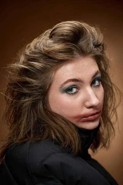 Portrait Woman Smudged Lipstick Stylish Hairstyle Black Jacket Beige Background — Zdjęcie stockowe