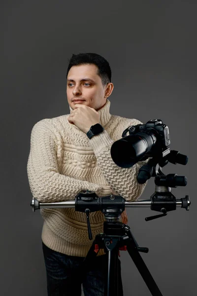 Professional Young Handsome Photographer Sweater Digital Camera Tripod Gray Background — Fotografia de Stock
