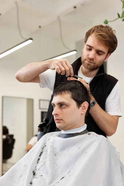 Professional Hairdresser Does Haircut Caucasian Client Man Barber Shop — Stock Photo, Image