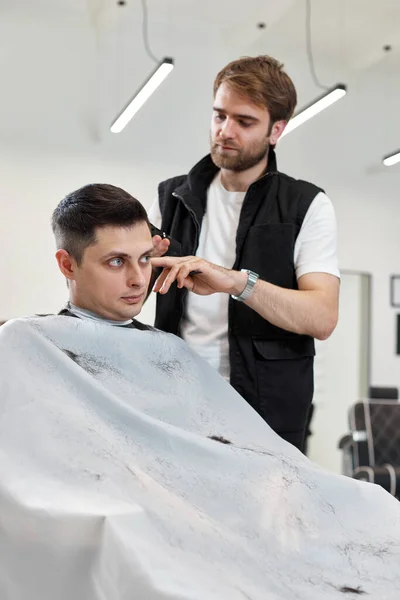 Barber Shaving Handsome Caucasian Man Barber Shop — Stock Photo, Image