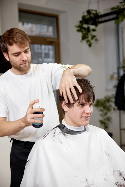 Young Caucasian Man Getting Haircut Professional Male Hairstylist Using Sprayer — Stock Photo, Image