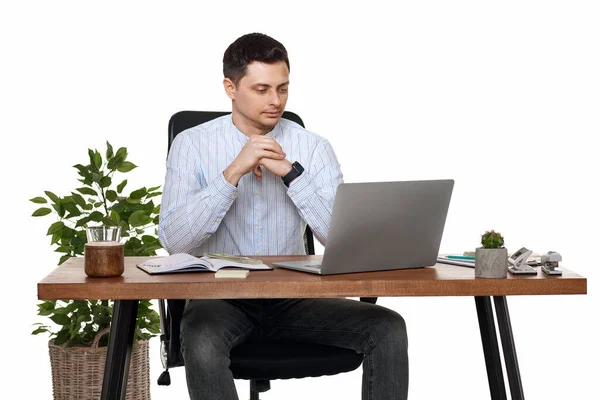 Hombre Tranquilo Utilizando Ordenador Portátil Para Trabajo Línea Mesa Sobre —  Fotos de Stock
