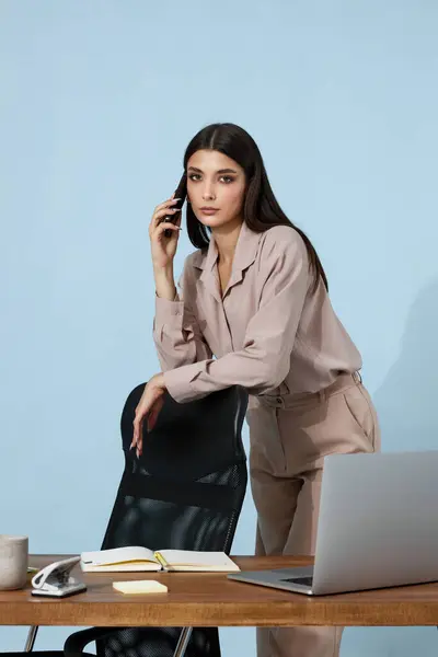 Beautiful Stylish Confident Businesswoman Beige Suit Having Phone Conversation Client — Stock Photo, Image