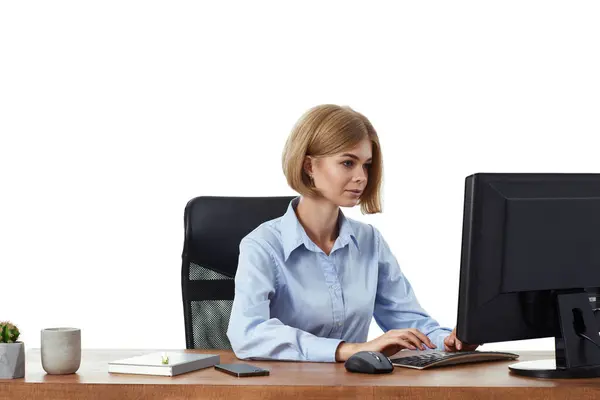 Hermosa Mujer Gerente Utilizando Ordenador Para Trabajo Línea Oficina — Foto de Stock
