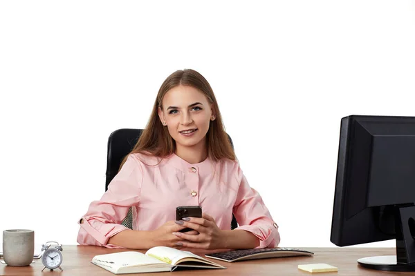 Attraktiv Ung Affärskvinna Med Telefon Kontoret — Stockfoto