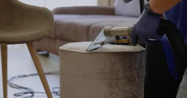 专业清洗真空吸尘器干洗圆形欧托曼室内装潢 — 图库视频影像