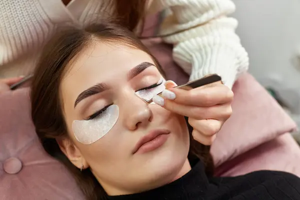 Cosmetologist Removes Glue Cotton Tape Eye Eyelash Extension Procedure — Stock Photo, Image