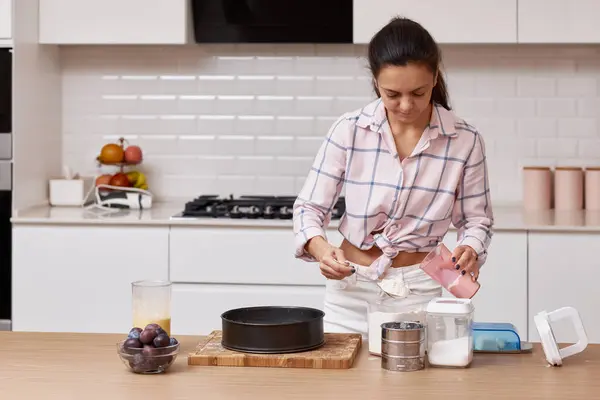 Pretty Woman Preparing Dough Pie Modern Kitchen — Stock Photo, Image