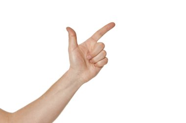 Erkek eli, beyaz arka planda işaret parmağıyla sağı işaret ediyor.