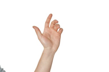 Erkek eli beyaz stüdyo arka planında bir şeye uzanıyor..