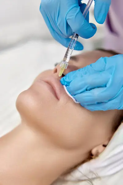 Cosmetologist Makes Injections Enlarge Lips Beautiful Woman Procedure Lip Augmentation — Stock Photo, Image