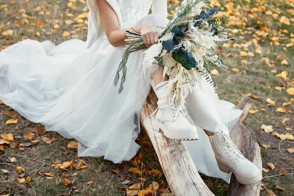 Bride Wearing White Boots Holding Beautiful Autumn Bouquet Copy Space — Stock Photo, Image
