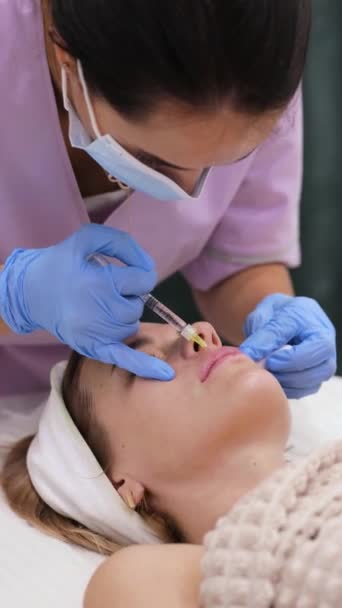 Cosmetologist Makes Injections Enlarge Lips Beautiful Woman Procedure Lip Augmentation — Stock Video