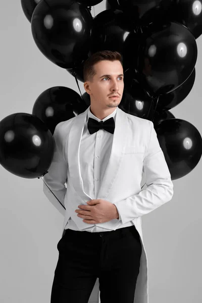 Élégant Homme Affaires Costume Tuxedo Tenant Tas Ballons Hélium Sur — Photo