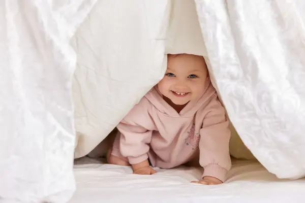 Cute Funny Little Child Girl Looks Out Blanket Bed Copy — Stock Photo, Image