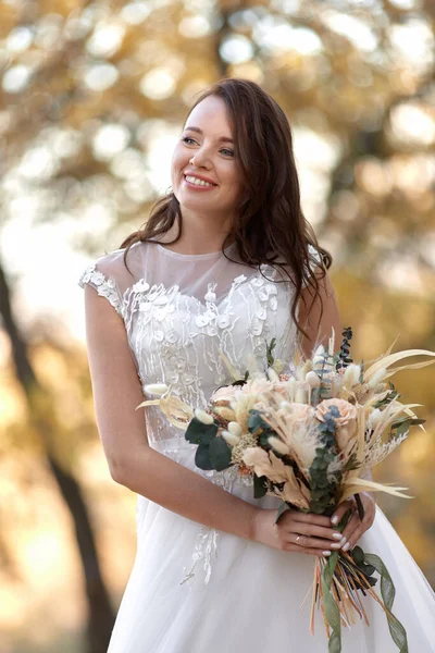 Beautiful Happy Bride Holding Wedding Autumn Bouquet Nature — Stock Photo, Image