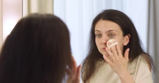 Pretty Woman Applying Everyday Makeup Looking Mirror Home — Wideo stockowe